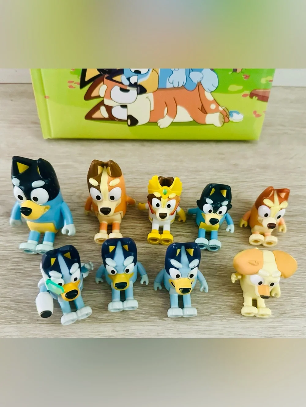 BLUEY Bundle - Hardcover Book, 5-Minute Stories AND 9 Bluey plastic figures